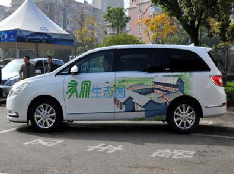 茶陵户外车贴喷绘如何保持效果?